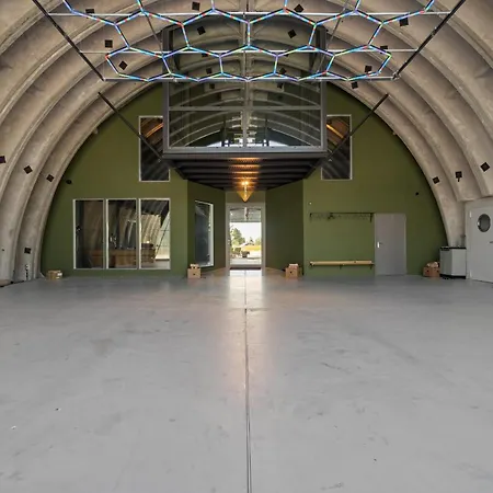 Nyaraló Shelterloft Airpark *
