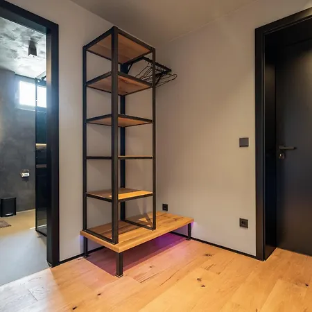 Shelterloft Airpark *