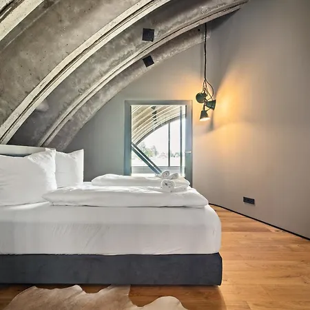 Nyaraló Shelterloft Airpark *
