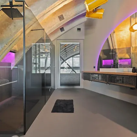 Shelterloft Airpark *