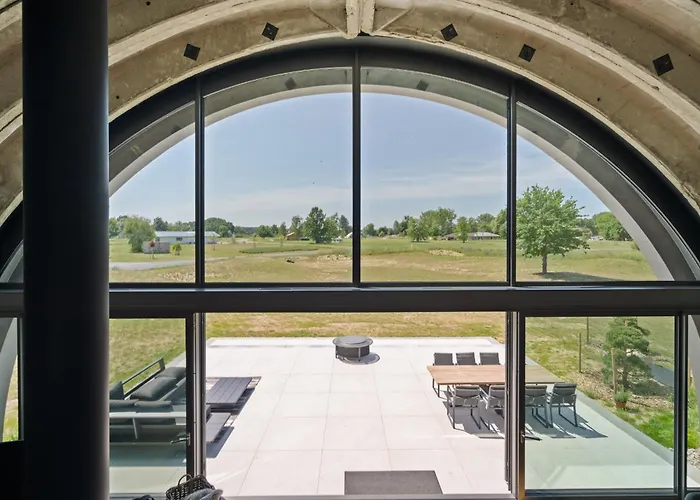 Shelterloft Airpark Ferienhaus *