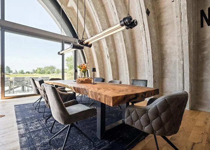 Shelterloft Airpark Ferienhaus *