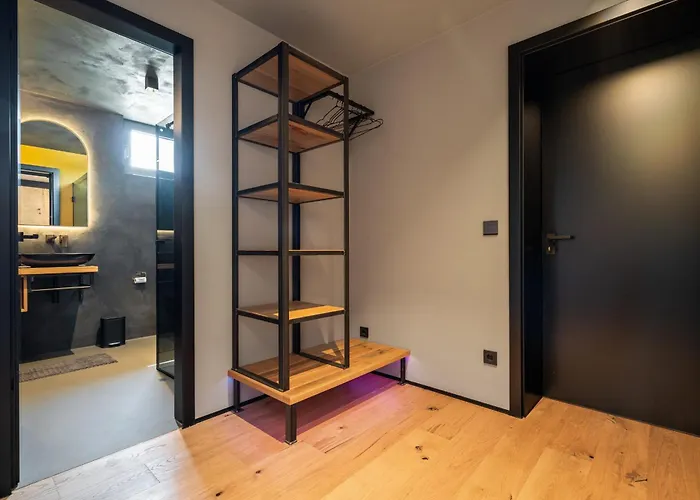 Shelterloft Airpark *