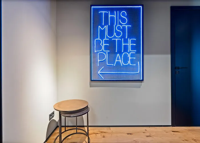 Shelterloft Airpark Ferienhaus *